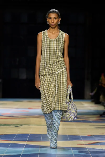 Look 30